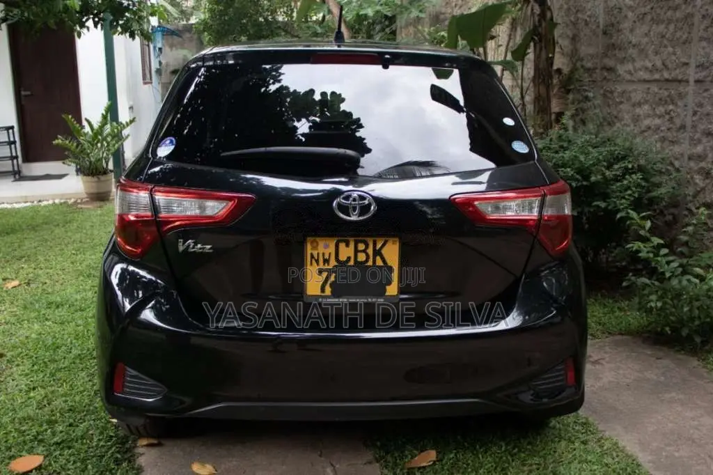 Toyota Vitz 2017 Car (Used)