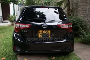 Toyota Vitz 2017 Car (Used)