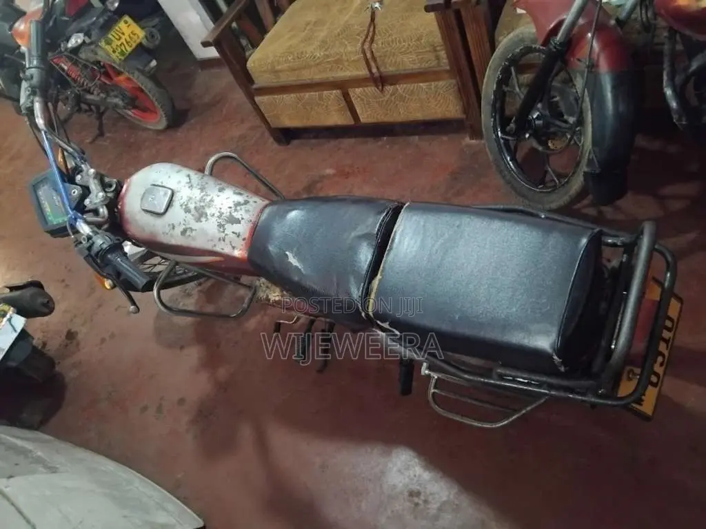 Bajaj Boxer 2001 Motorbike (Used)