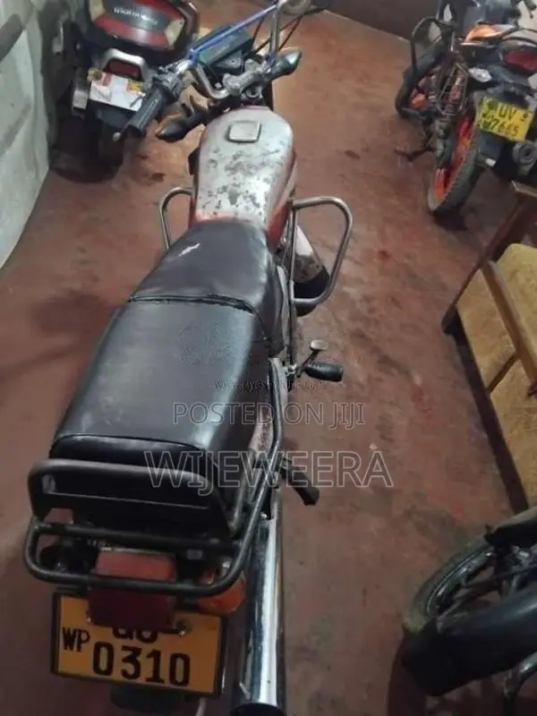 Bajaj Boxer 2001 Motorbike (Used)