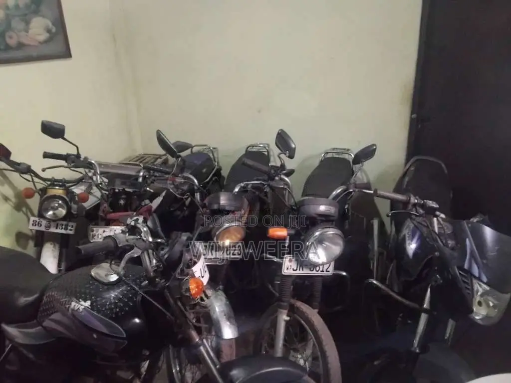 Bajaj Boxer 2001 Motorbike (Used)