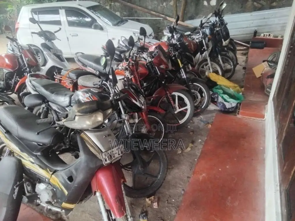 Bajaj Boxer 2001 Motorbike (Used)