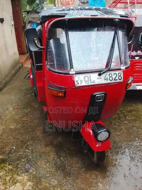 Bajaj 4 Stroke 2007 Three Wheel (Used)
