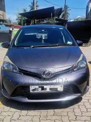 Toyota Vitz 2016 Car (Used)