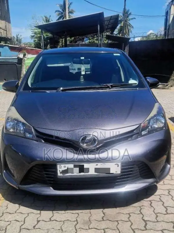 Toyota Vitz 2016 Car (Used)