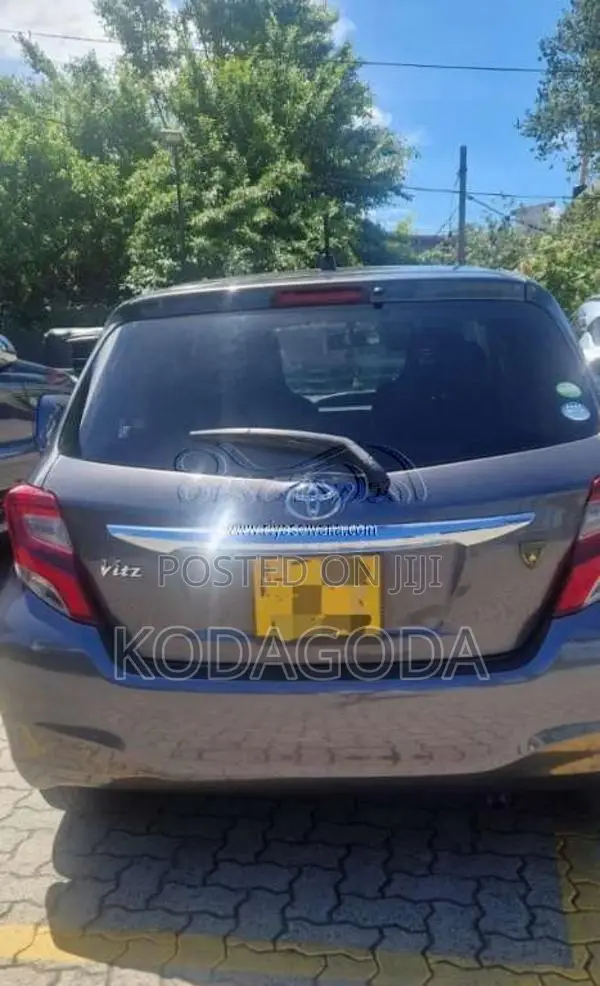 Toyota Vitz 2016 Car (Used)