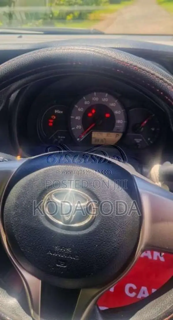 Toyota Vitz 2016 Car (Used)