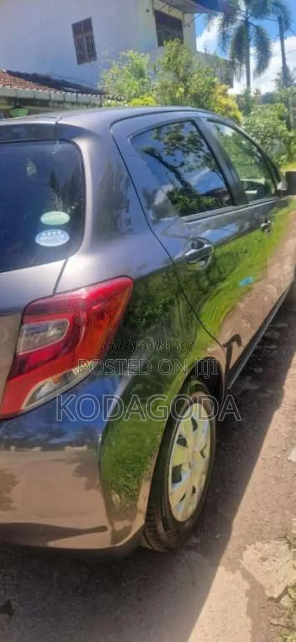 Toyota Vitz 2016 Car (Used)