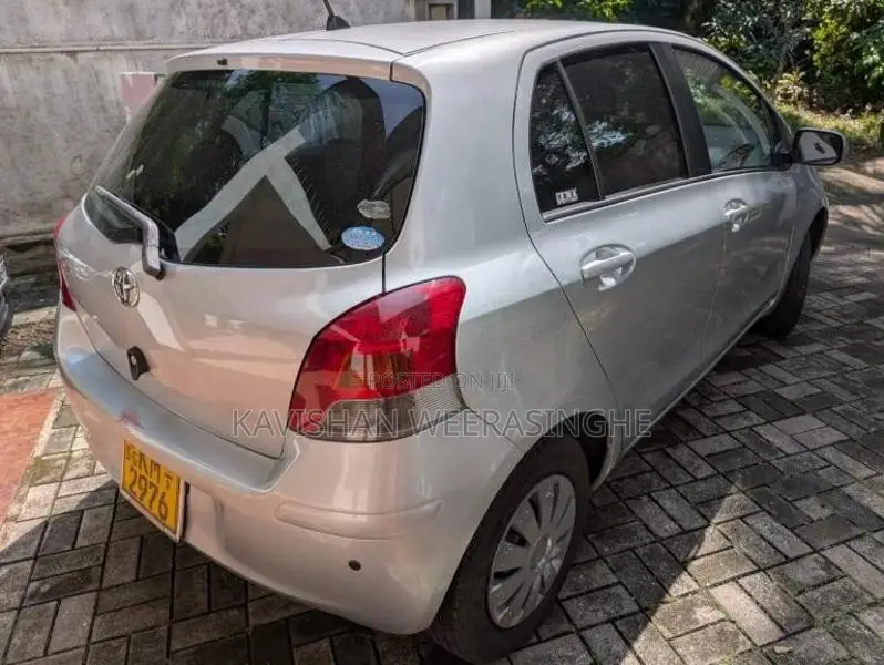 Toyota Vitz 2007 Car (Used)