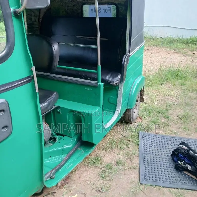 Bajaj 4 Stroke 2015 Three Wheel (Used)