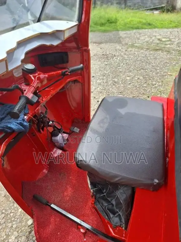 Bajaj 2stok 1999 Three Wheel (Used)