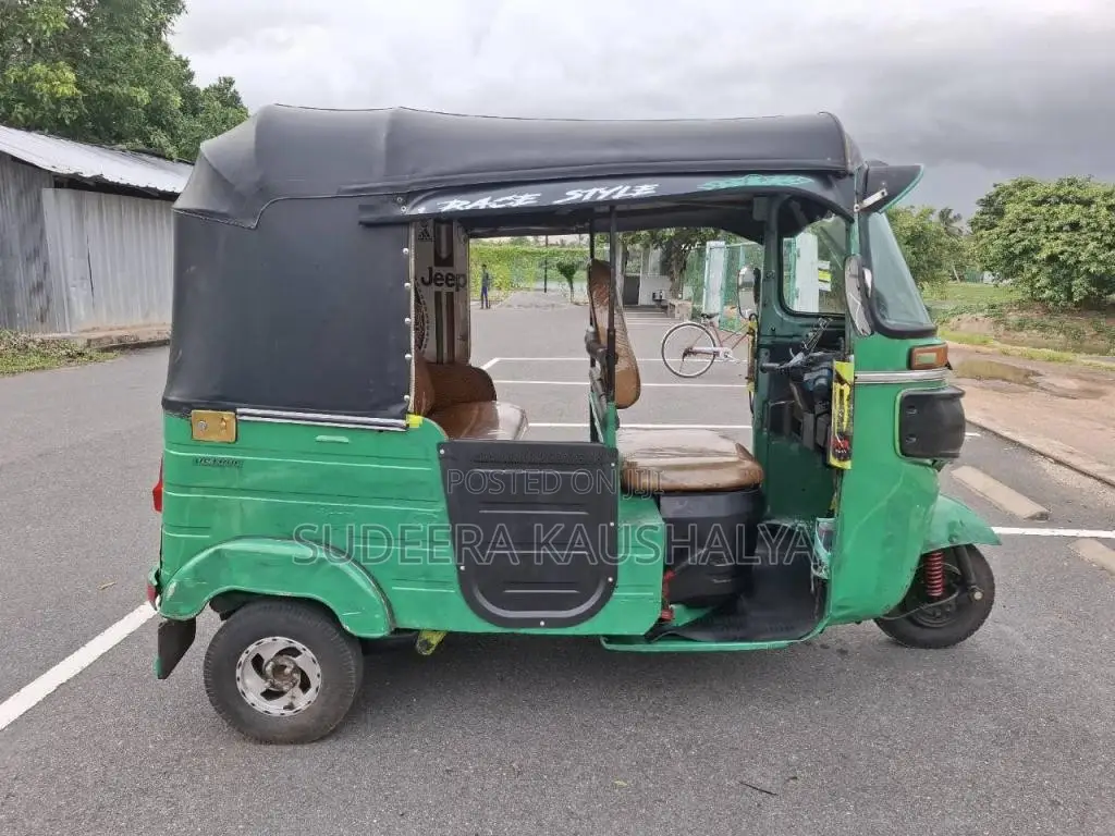 Bajaj 4 Stroke 2016 Three Wheel (Used)