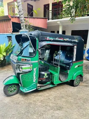 Bajaj 4 Stroke 2015 Three Wheel (Used)