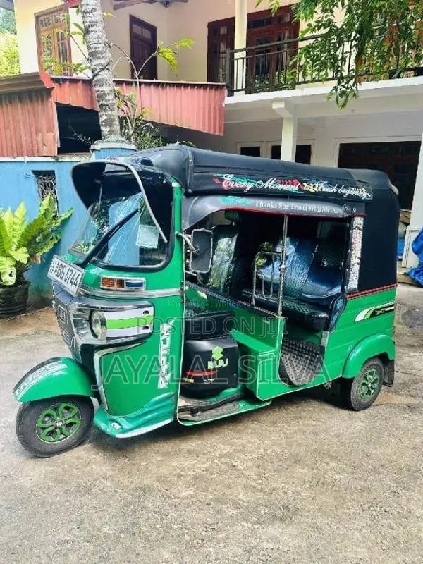 Bajaj 4 Stroke 2015 Three Wheel (Used)