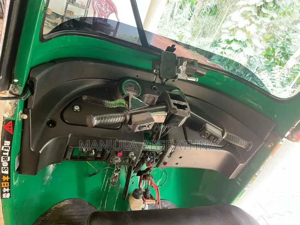 Bajaj 4 Stroke 2010 Three Wheel (Used)