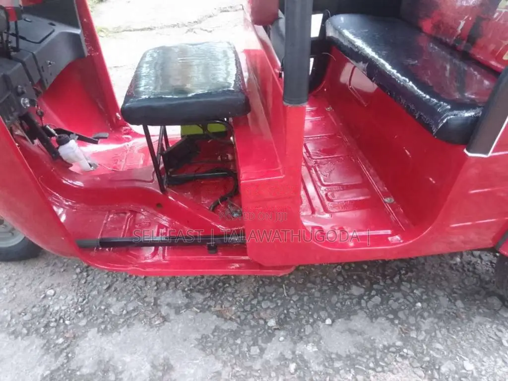 Bajaj Re 4 stroke 2010 Three Wheel (Used)