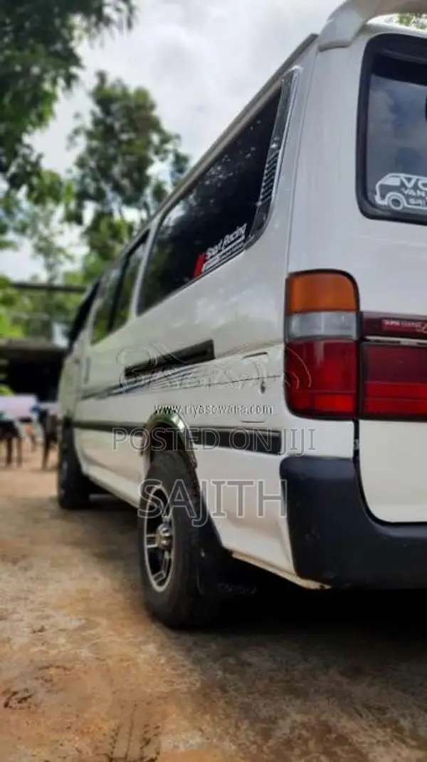 Toyota Dolphin 1994 Van (Used)
