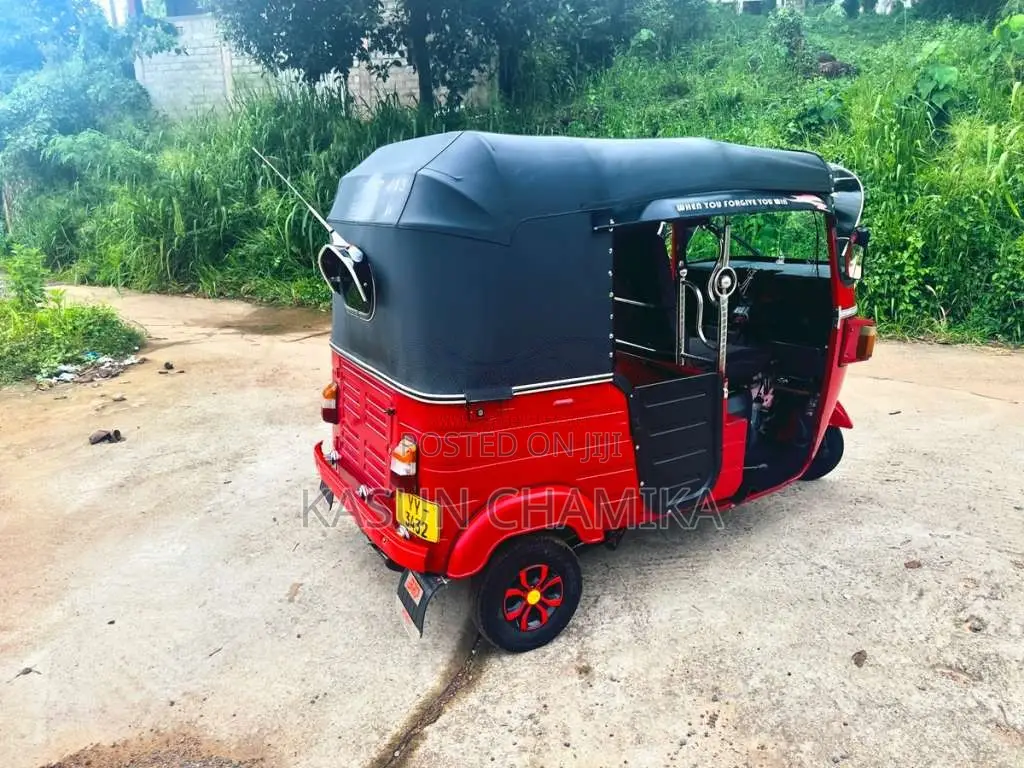 Bajaj RE 205 2012 Three Wheel (Used)