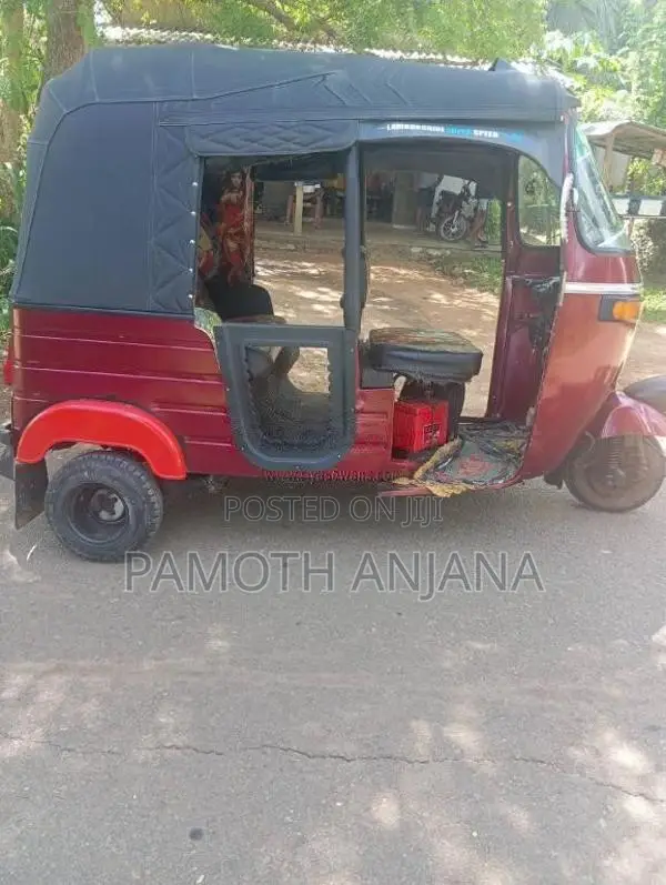 Bajaj 2 Stroke 2000 Three Wheel (Used)