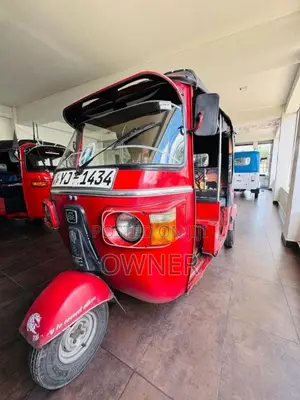 Bajaj 4 stroke 2011 Three Wheel (Used)