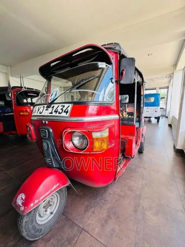 Bajaj 4 stroke 2011 Three Wheel (Used)