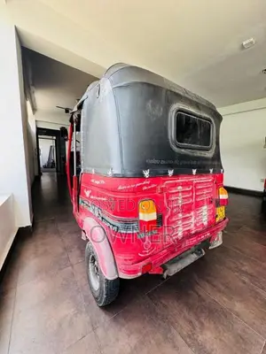 Bajaj 4 stroke 2011 Three Wheel (Used)