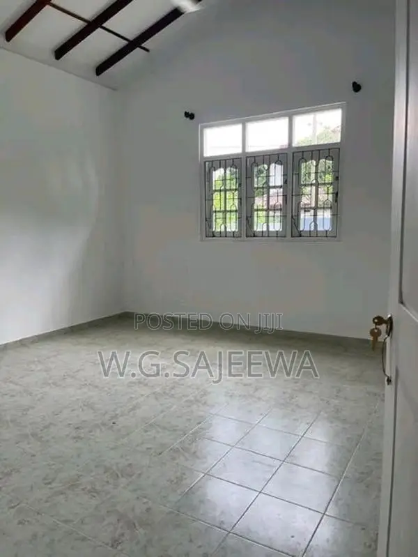 Guest house, Villa, Transit hotel for rent in Katunayake