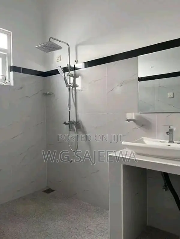 Guest house, Villa, Transit hotel for rent in Katunayake