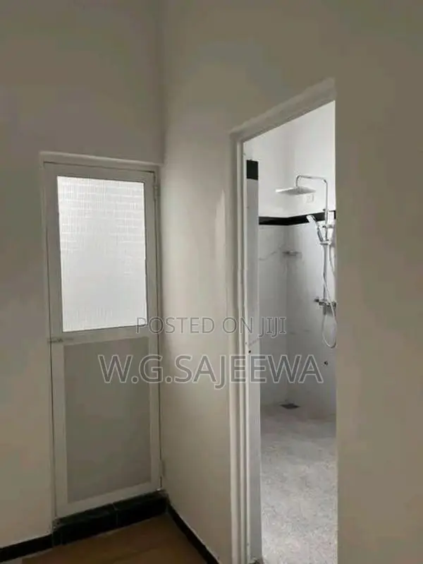 Guest house, Villa, Transit hotel for rent in Katunayake