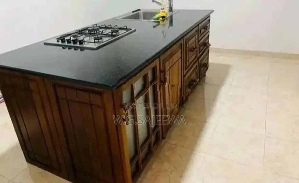 Upper floor house rent in Negombo Town (ගැහැණු අයට පමණකි)
