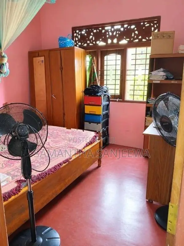 නිවසක් විකිණීමට පාදුක්ක, අලුත් පාර ,මීගොඩ