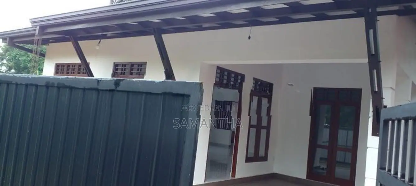 කොළඹින් පදිංචියට - ගොඩගම හයිලෙවල් පාර ආසන්නයේ අලුත්ම නිවසක්