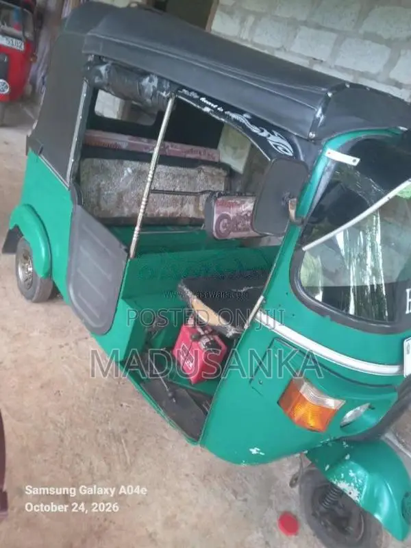 Bajaj RE 205 2013 Three Wheel (Used)