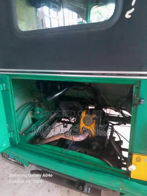 Bajaj RE 205 2013 Three Wheel (Used)