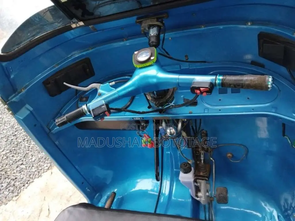 Bajaj 2 Stroke 2006 Three Wheel (Used)