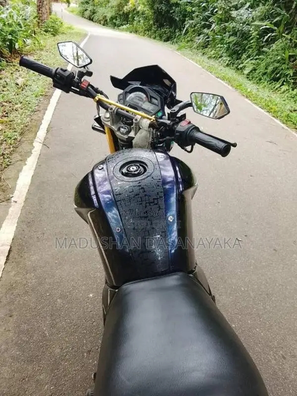 Bajaj Fz S 2011 Motorbike (Used)