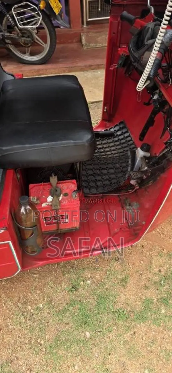 Bajaj 2 stroke 2006 Three Wheel (Used)