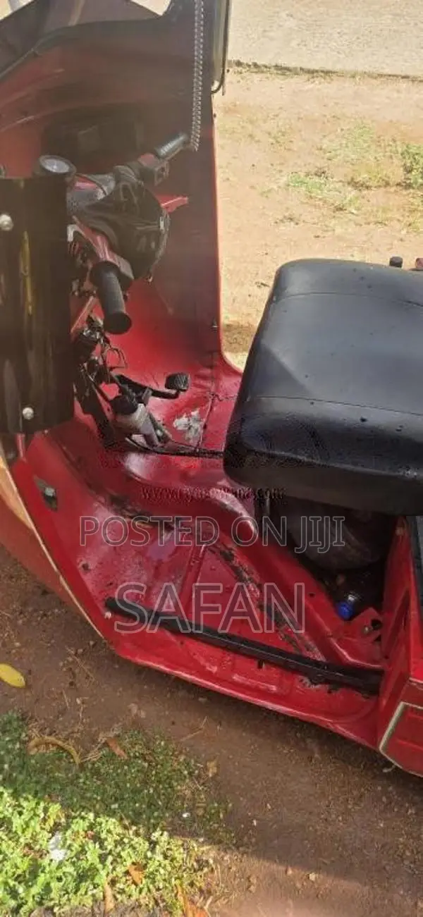 Bajaj 2 stroke 2006 Three Wheel (Used)