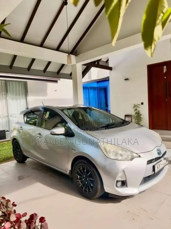 Toyota Aqua G Grade 2012 Car (Used)