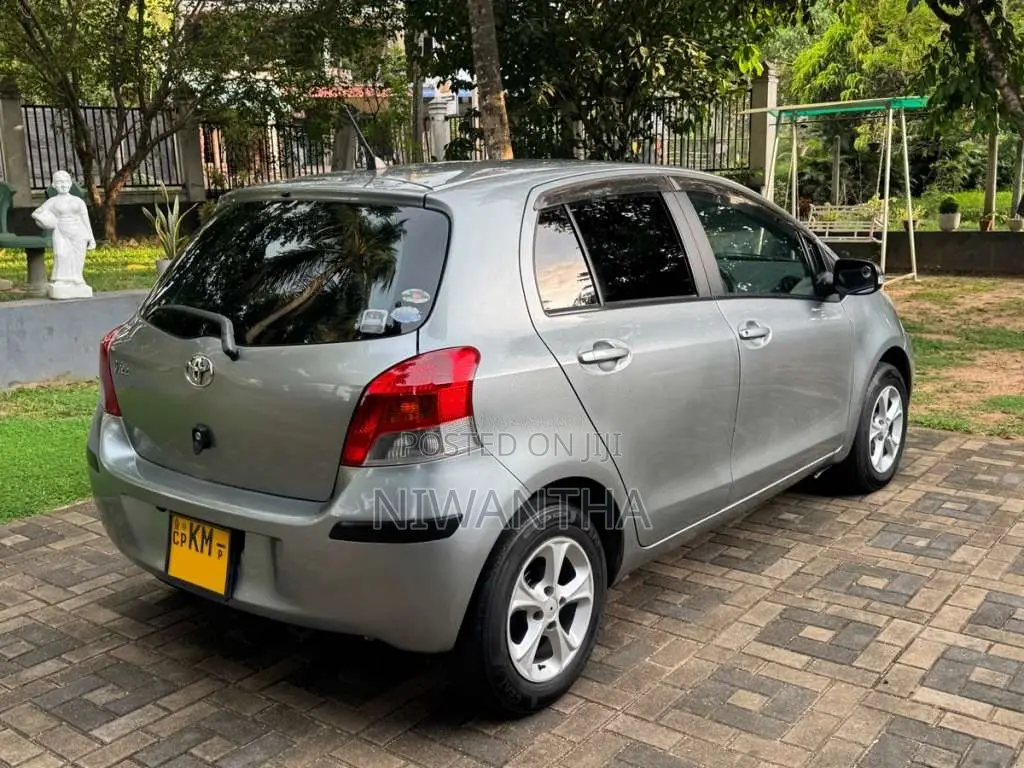 Toyota Vitz 2008 Car (Used)