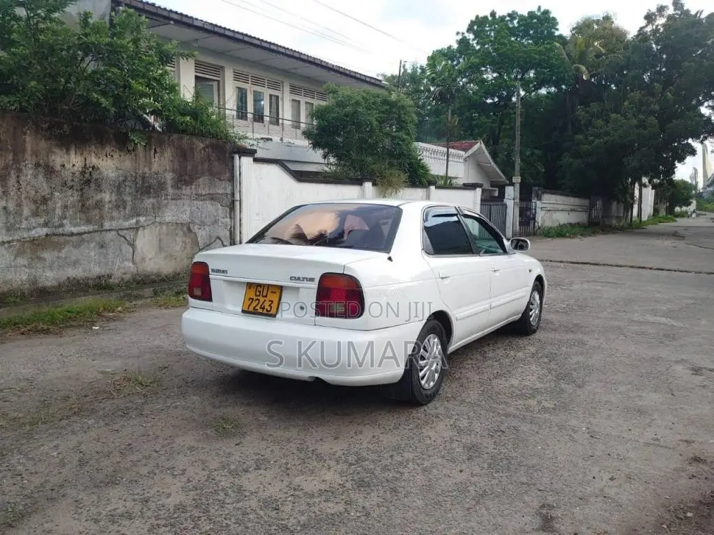 Suzuki Cultus 2000 Car (Used)