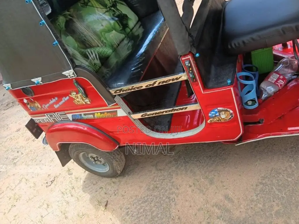 Bajaj 2 Stroke 2004 Three Wheel (Used)