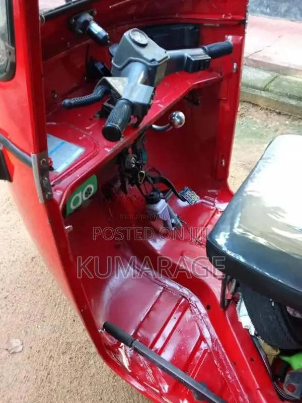 Bajaj 4 Stroke 2007 Three Wheel (Used)