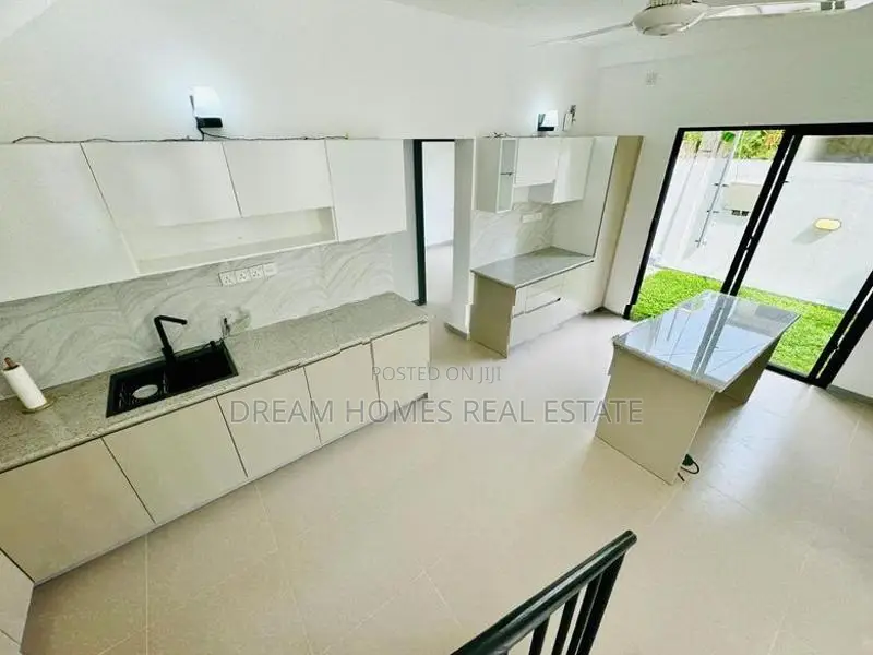 Brand new House Sale in Thalawathugoda
