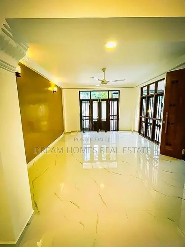 Brand New Luxury House Sale Battaramulla