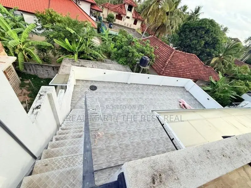 NEGOMBO : 5-AC-BR (12.5P) TWO-STORY HOUSE FOR SALE