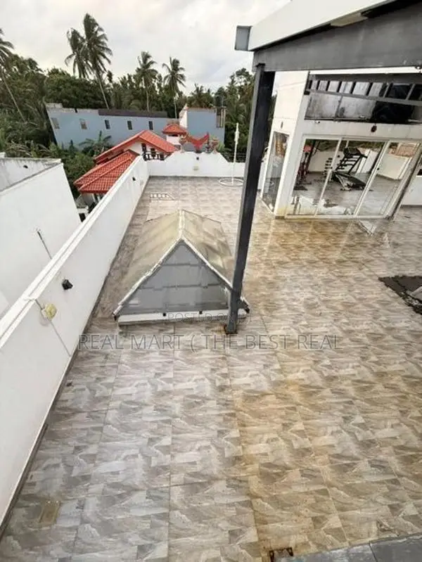 NEGOMBO : 5-AC-BR (12.5P) TWO-STORY HOUSE FOR SALE