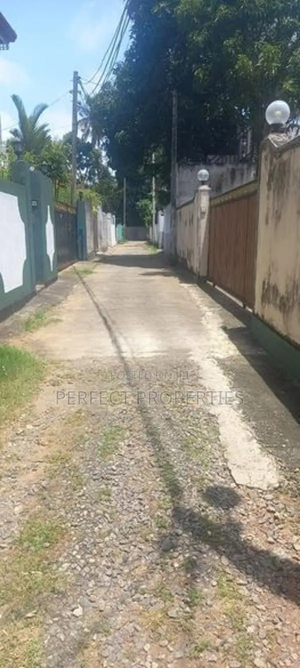Perfect Land for Sale – Mahabage / Kerawalapitiya (799m to Main Road)