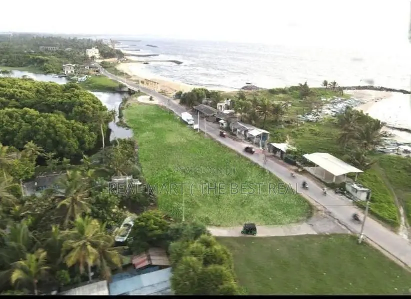 WATTALA : 83 PERCHES COMMERCIAL LAND FOR SALE