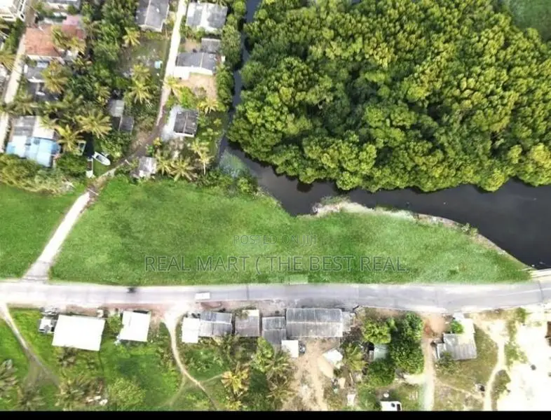 WATTALA : 83 PERCHES COMMERCIAL LAND FOR SALE